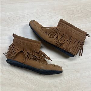 Fringe Suede Moccasin Boots - Tan